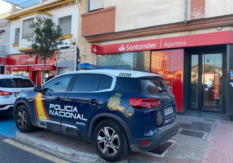 Sucesos Málaga Atracan un banco a punta de cuchillo en Ciudad Jardín